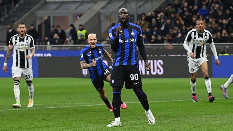 Lukaku giúp Inter sớm vượt lên 