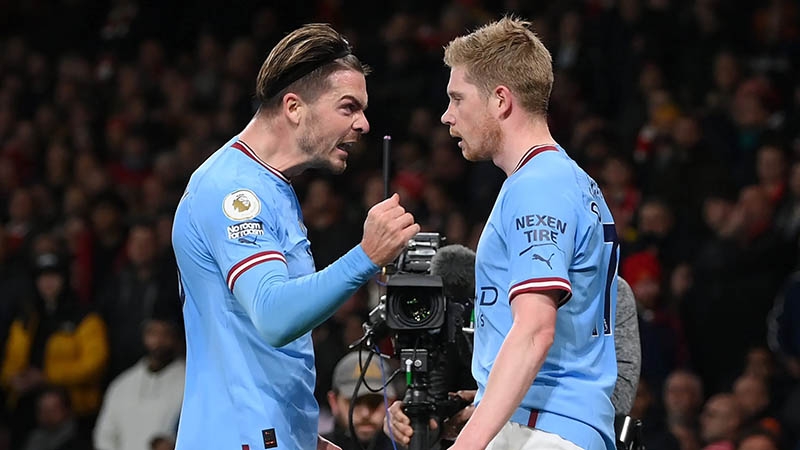 Man City chiếm ngôi đầu bảng từ tay Arsenal