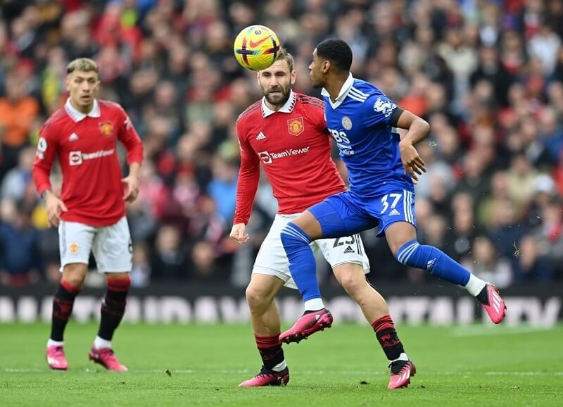 Shaw chơi hậu vệ trái trước Leicester