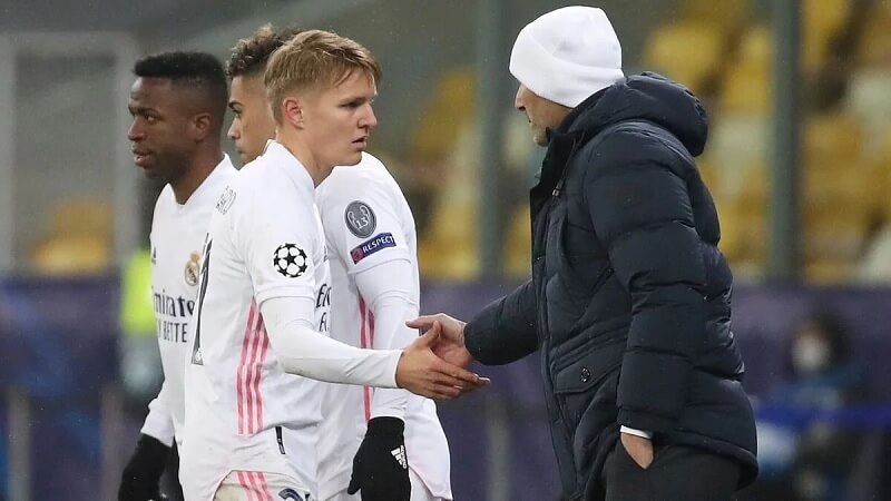 Odegaard không thể chen chân vào đội hình Real Madrid