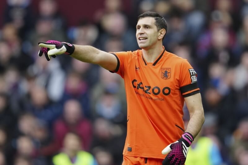 Emiliano Martinez được cho có mâu thuẫn với Emery