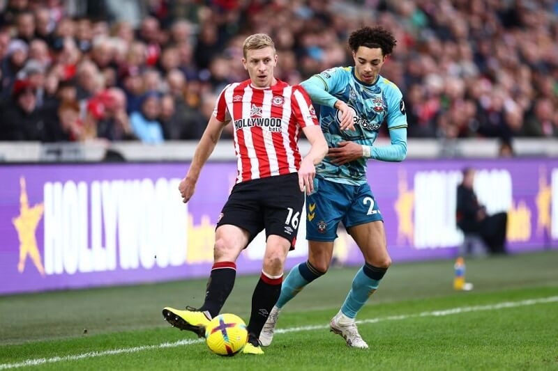 Ben Mee đã có một trận đấu xuất sắc trước Southampton