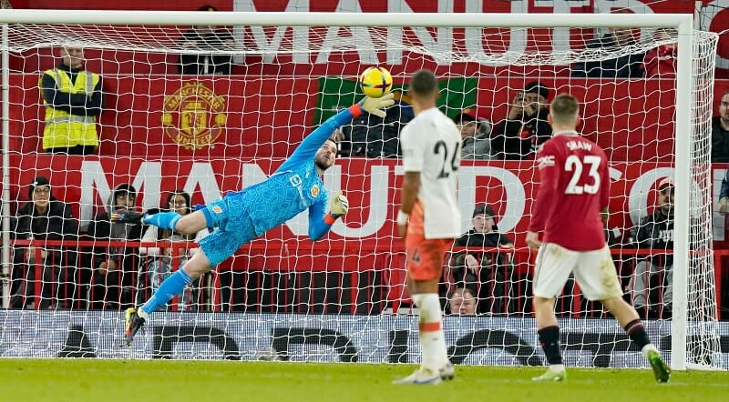 De Gea mang đến những pha cứu thua không tưởng.