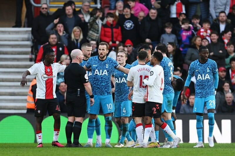 Mùa giải không thể tệ hơn của Tottenham 