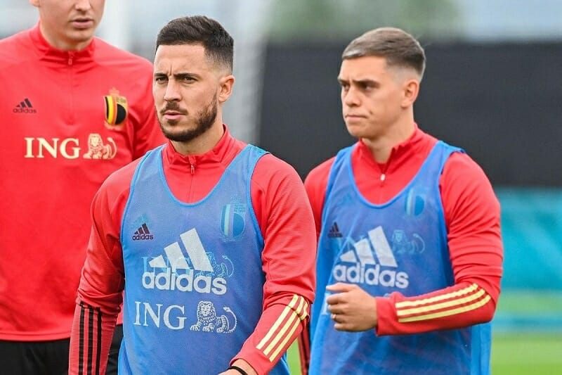 Hazard và Trossard được cho là không có quan hệ tốt với nhau