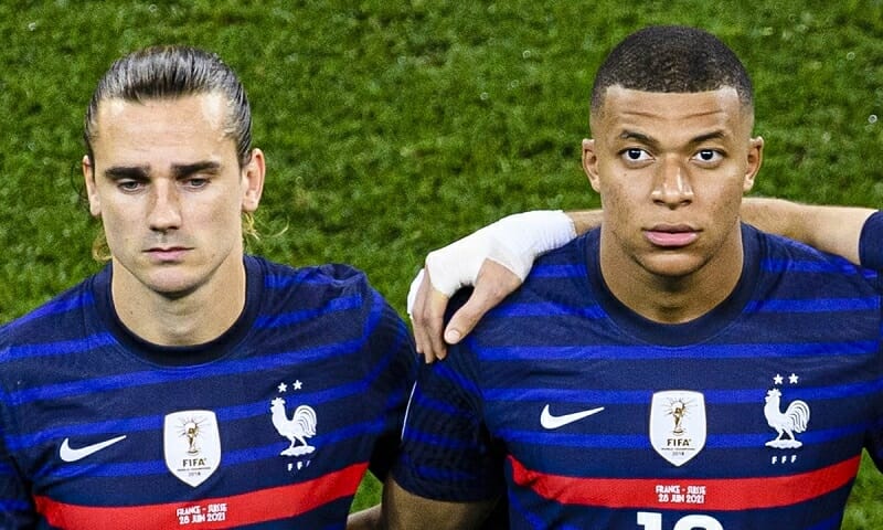 Mbappe đã trao đổi với Griezmann về chuyện đội trưởng