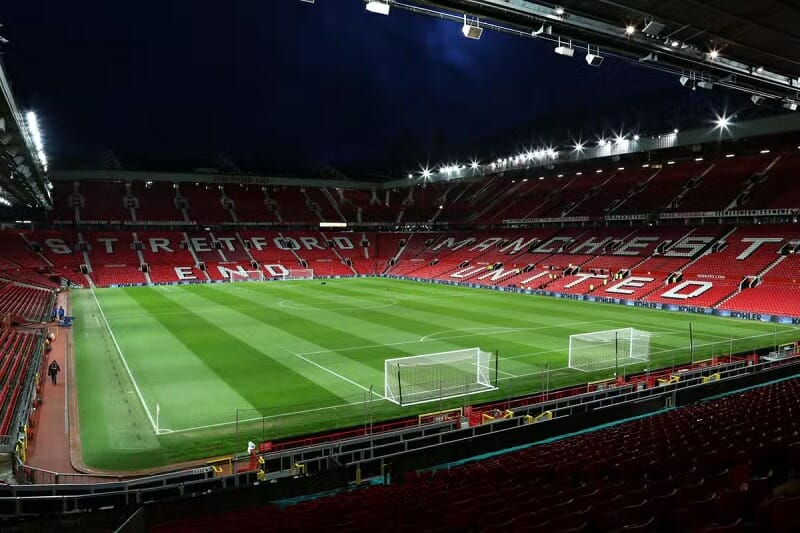 Old Trafford cần một diện mạo mới.