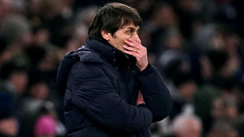 Antonio Conte lo lắng cho cuộc đua top 4