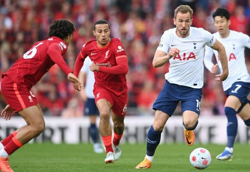 Tottenham đang có lợi thế hơn trong cuộc đua top 4