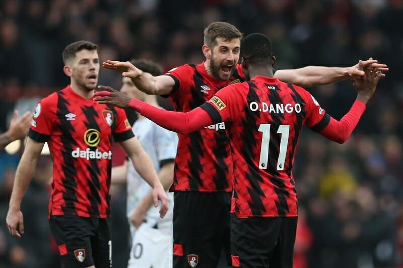 Bournemouth thoát khỏi nhóm cầm đèn đỏ sau chiến thắng trước Liverpool