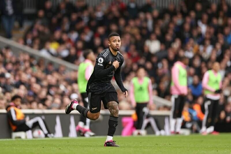 Jesus vừa thi đấu trở lại cho Arsenal