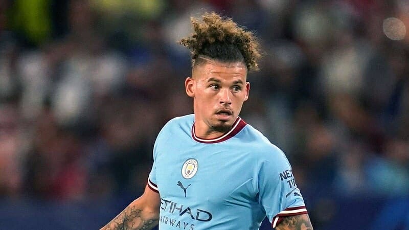 Kalvin Phillips không thể chen chân vào đội hình của Pep Guardiola