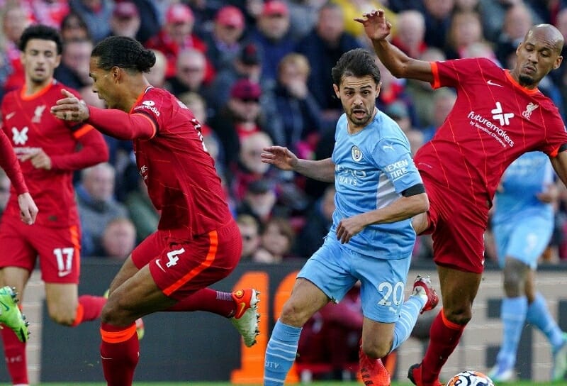 Silva cùng các đồng đội vừa thắng đậm Liverpool 4-1