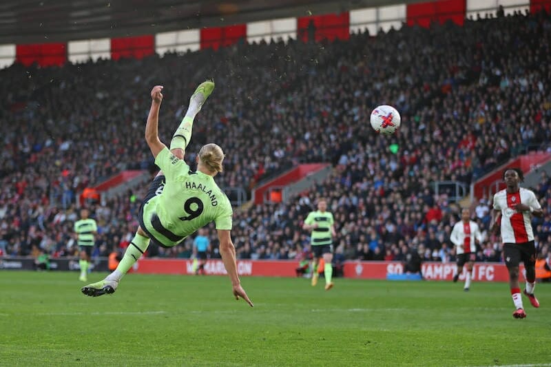 Haaland lập siêu phẩm giúp Man City trả món nợ thua Southampton ở Carabao Cup