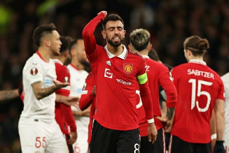 Bruno Fernandes sẽ phải ngồi ngoài trong trận lượt về tứ kết Europa League trước Sevilla