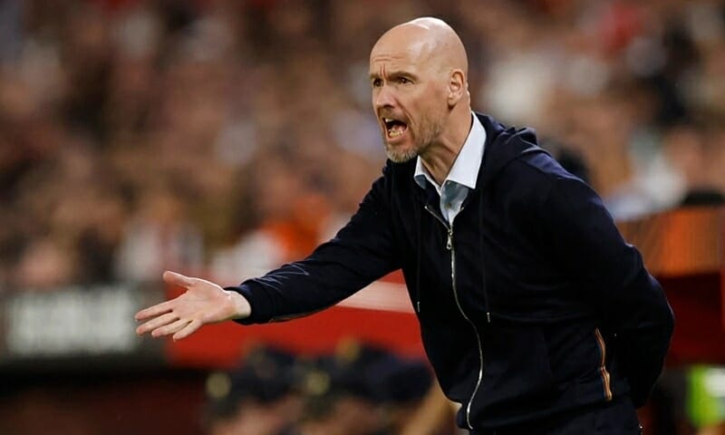 Erik Ten Hag cố gắng vực dậy các học trò 