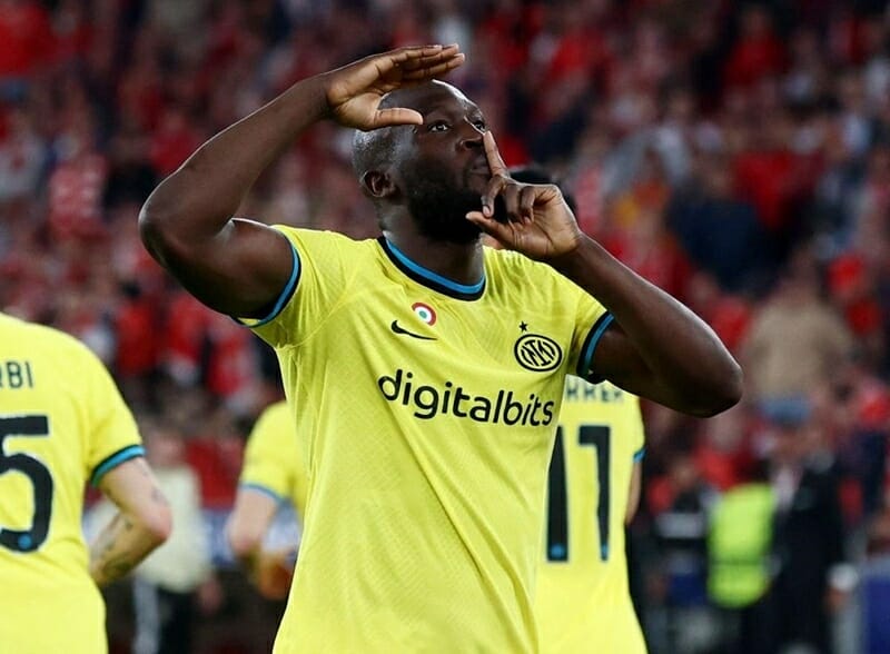 Lukaku tỏa sáng đúng lúc 