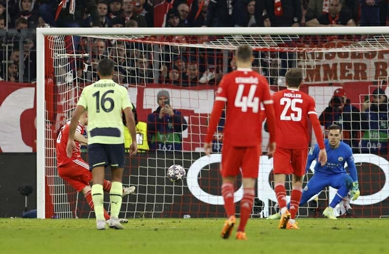 Kimmich ghi bàn danh dự cho Bayern