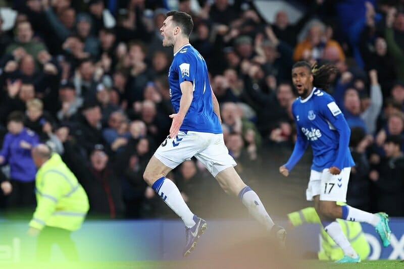 Everton giành lại 1 điểm ở phút 90