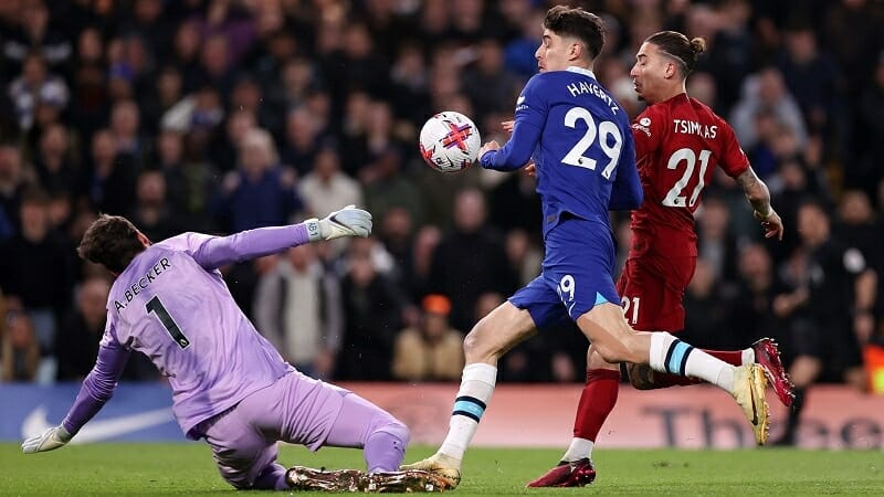 Chelsea chia điểm với Liverpool trên sân nhà