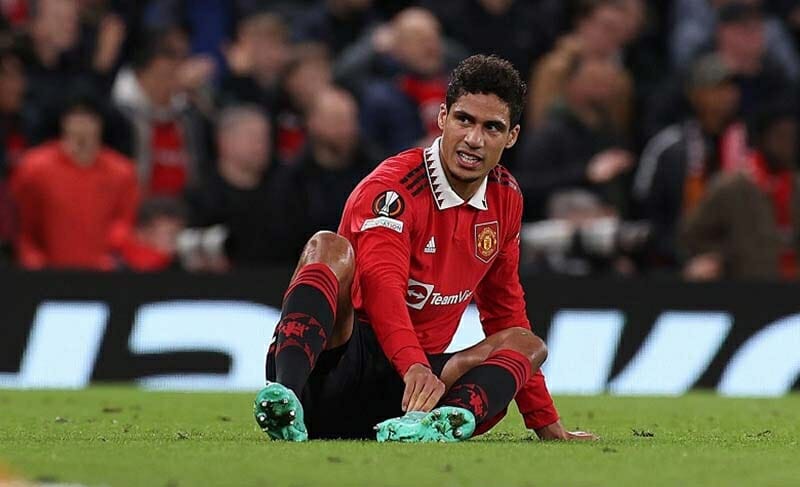 MU mất Varane đến hết mùa giải 