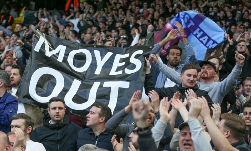 Fan West Ham mất kiên nhẫn với Moyes