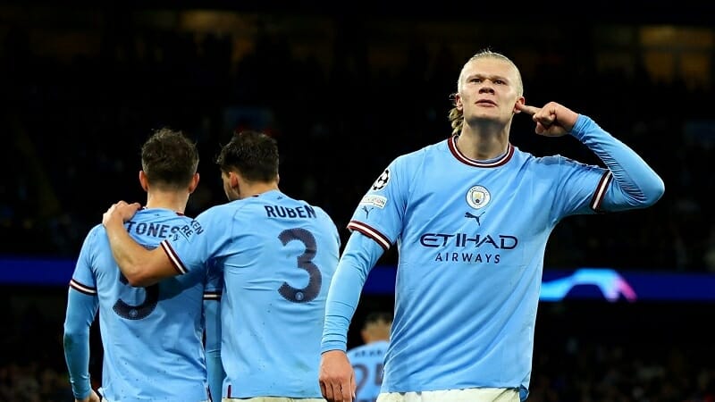 ...Nhưng Man City mới là đội ghi được bàn thắng