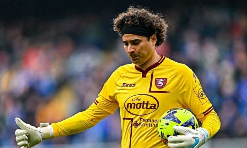 Ochoa trong màu áo Salernitana