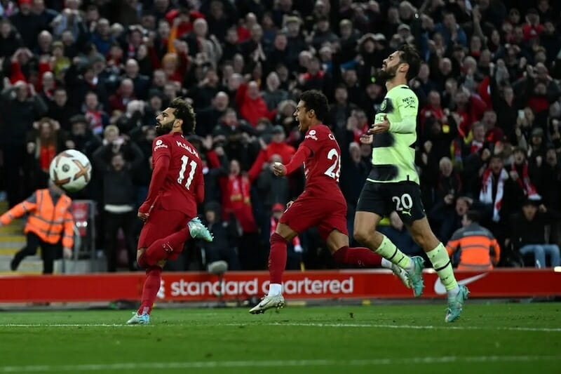 Liverpool đúng nghĩa lấy của nhà giàu chia nhà nghèo