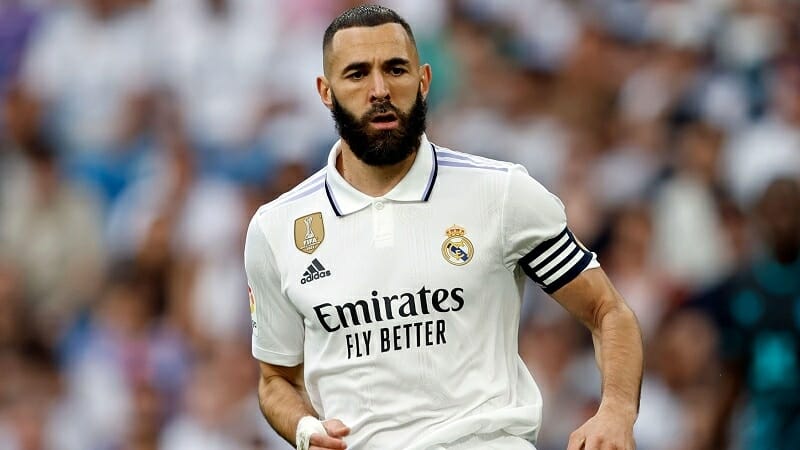 Man City cần để mắt đến Benzema