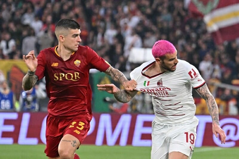 Roma và Milan tự níu chân nhau 