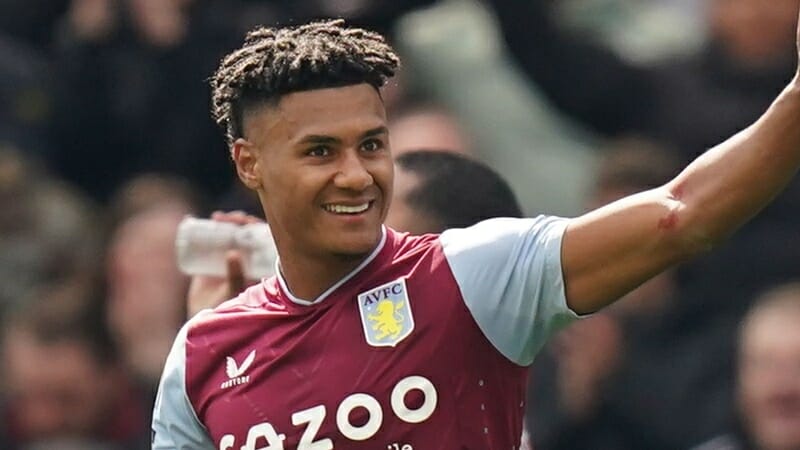 Ollie Watkins đã góp dấu giày vào 20 bàn thắng tại Ngoại hạng Anh