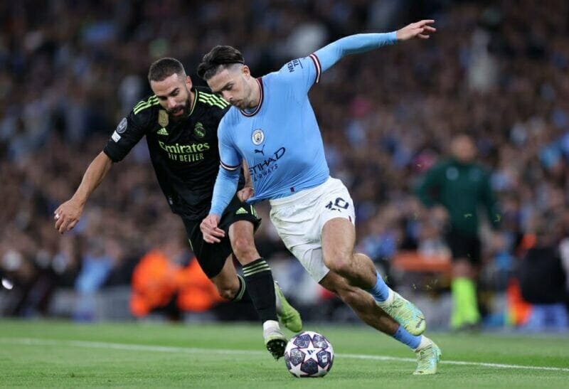 Grealish làm khổ Carvajal khi 2 người có những pha đối đầu trực tiếp trên sân