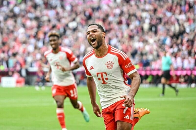 Gnabry giúp Bayern khai thông thế bế tắc ở giữa hiệp 1