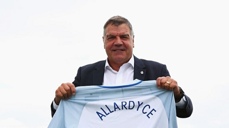 Sam Allardyce chỉ tại vị 67 ngày sau những bê bối liên quan tới công tác chuyển nhượng