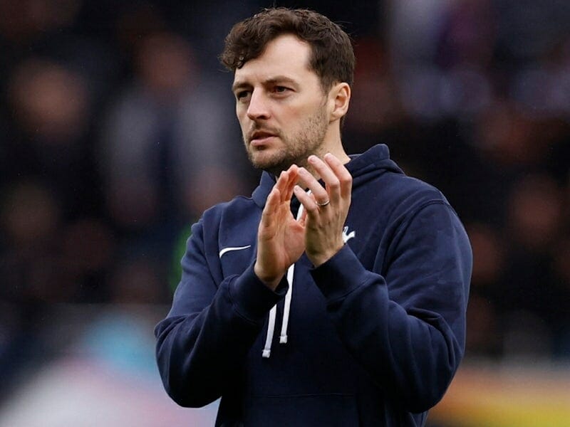 Sau 2 trận hòa và thua, Ryan Mason cuối cùng cũng được hưởng niềm vui chiến thắng