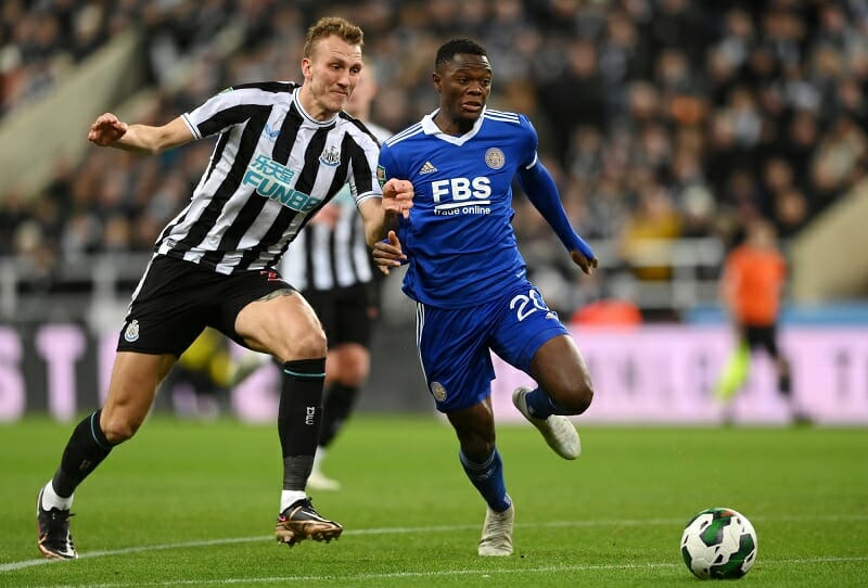 Newcastle trên cơ Leicester.