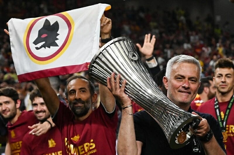 Mourinho xứng danh vua đấu cúp