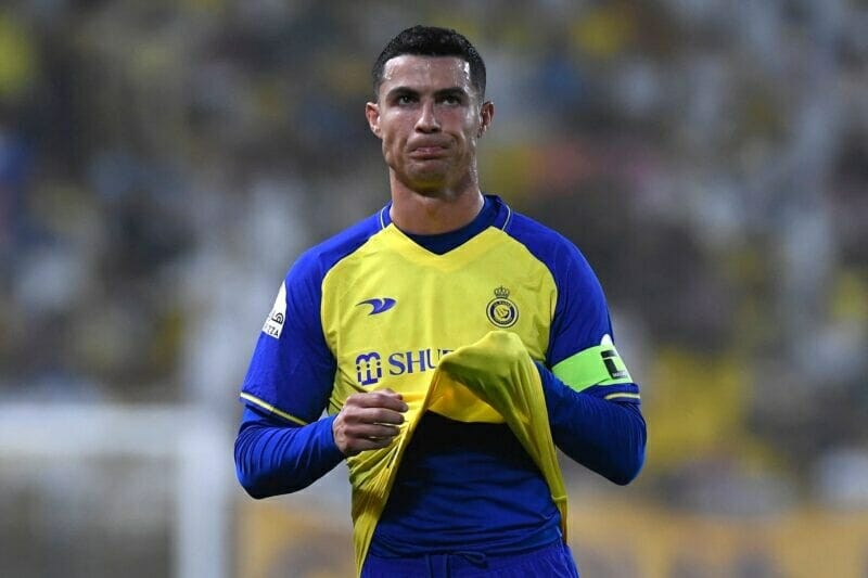 Ronaldo vô duyên, Al Nassr tự bắn vào chân trong cuộc đua vô địch