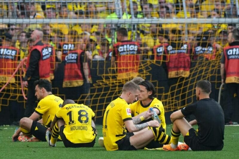 Dortmund cầm vàng lại để vàng rơi