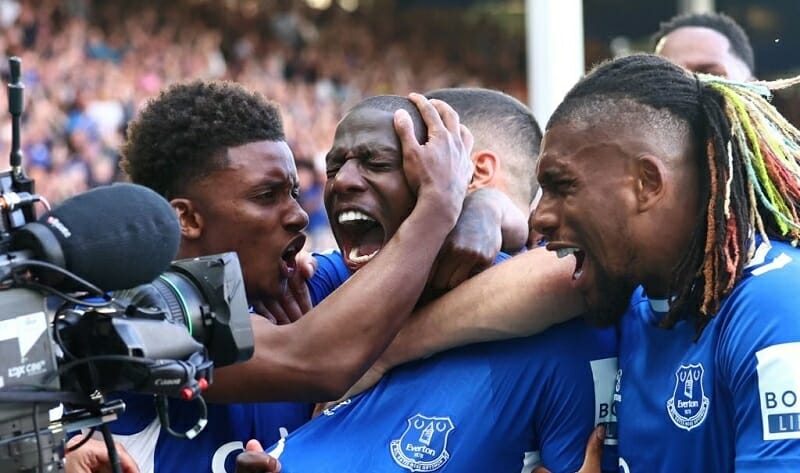 Everton sẽ tiếp tục chơi tại Premier League