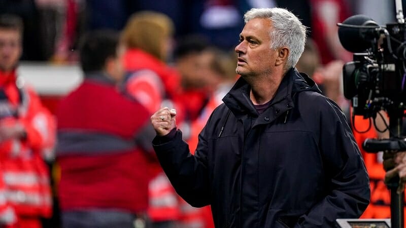 Roma của Mourinho chuẩn bị đối đầu Sevilla