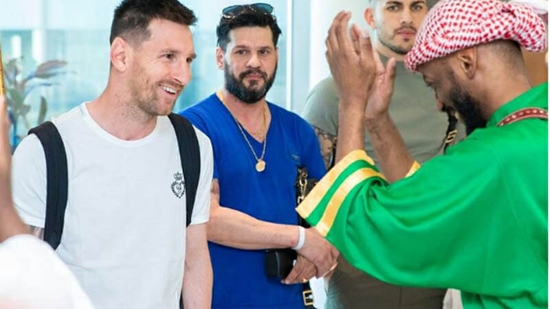 Messi nghỉ tập để đến thăm Ả Rập Saudi