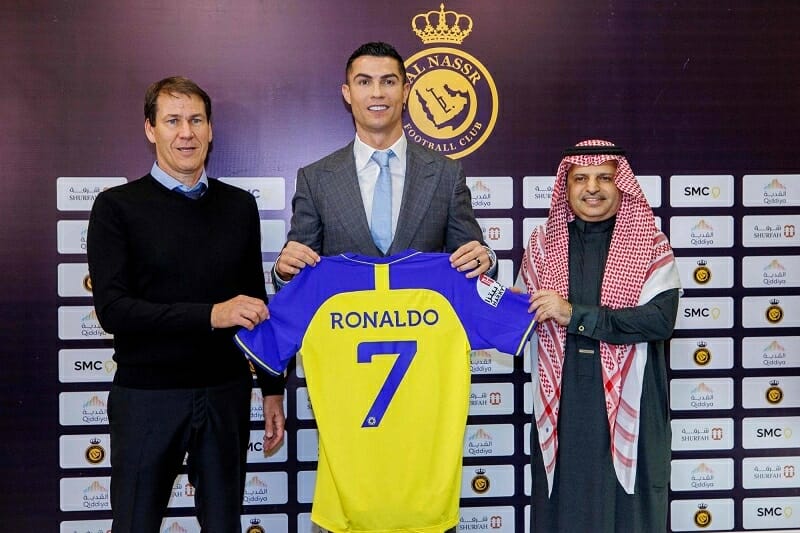 Ronaldo vượt qua Messi về khả năng kiếm tiền