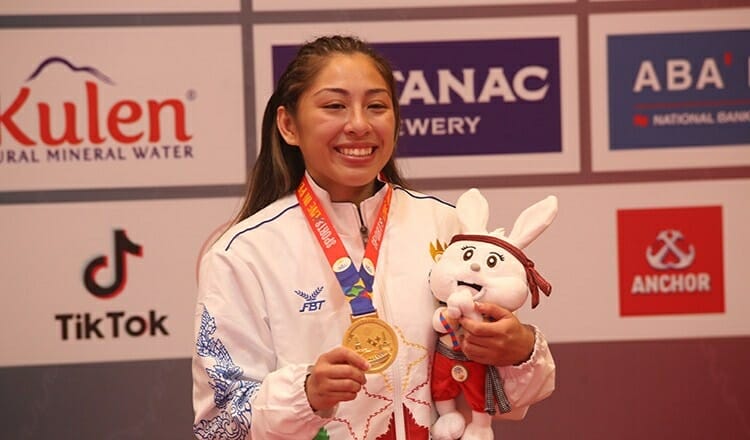 Jessa Khan với chiếc HCV SEA Games 32