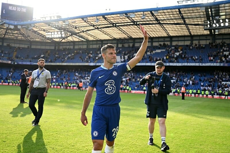 Cesar Azpilicueta là đội trưởng của Chelsea.