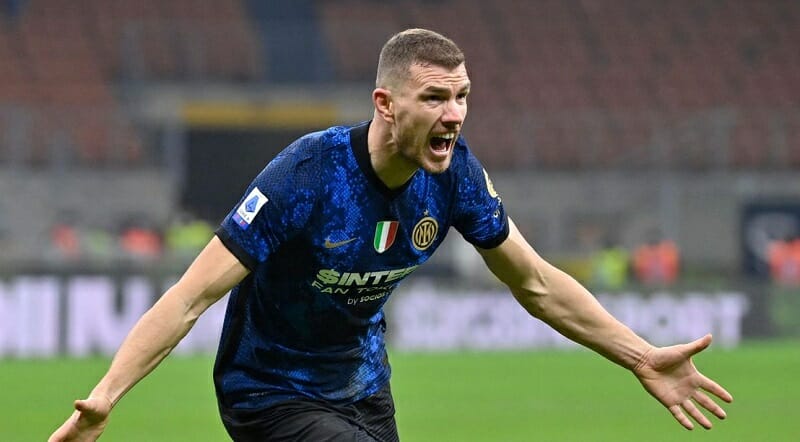 Rời nước Anh, Dzeko chuyển sang khoác áo AS Roma và sau đó là Inter