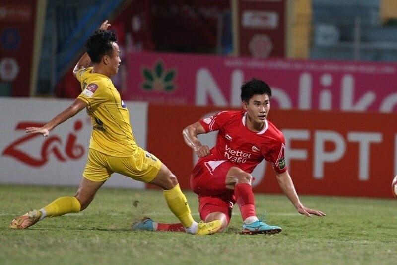 Mạnh Dũng ghi bàn đầu tiên tại V-League 2023 (Ảnh: VPF)