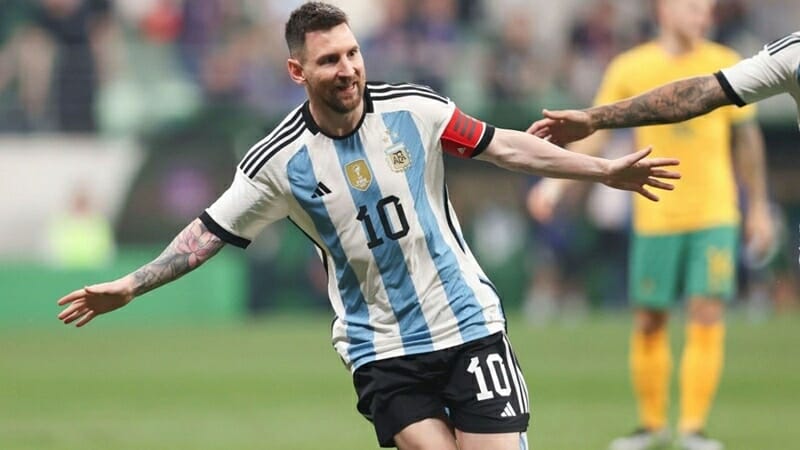 Messi dạo chơi trước Australia