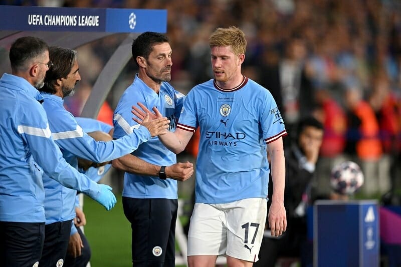 De Bruyne phải nhường chỗ cho Foden vì chấn thương.